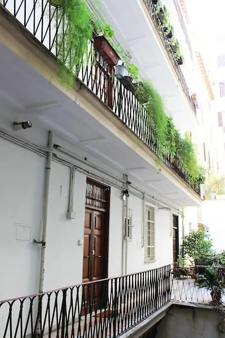 Apartment Near Colosseum By Varental 2Br + 1Sb Rome Italy