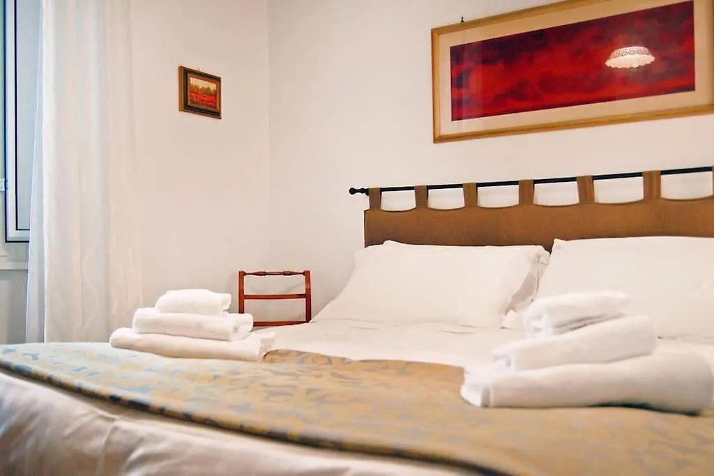 Near Colosseum By Varental 2Br + 1Sb Roma Apartamento