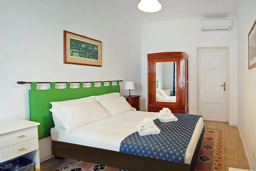 Near Colosseum By Varental 2Br + 1Sb Roma Apartamento
